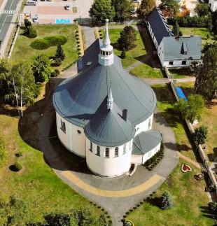 Msze w kościele w Kolonowskiem
